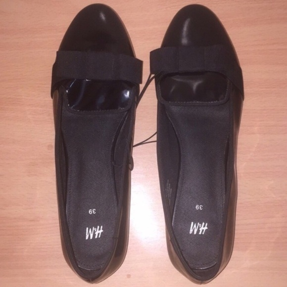 NEW H&M Black Faux Patent Leather Flats US 8 EU 39 - Picture 1 of 8